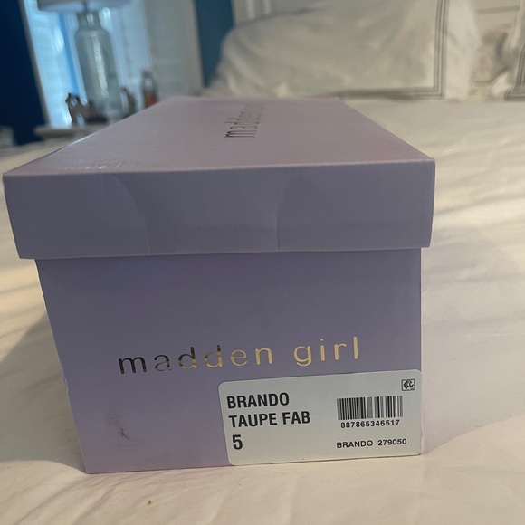 New in Box Madden Girl Women's Brando Slide-On Sandal Taupe Fabric Size 5 - Picture 7 of 7